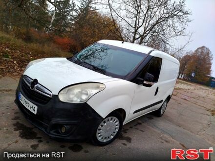 Белый Опель Комбо груз.-пасс., объемом двигателя 1.2 л и пробегом 170 тыс. км за 3650 $, фото 1 на Automoto.ua