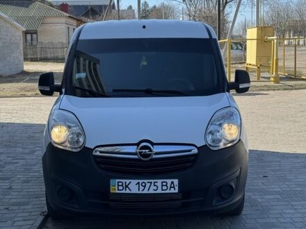 Белый Опель Комбо груз.-пасс., объемом двигателя 1.2 л и пробегом 300 тыс. км за 4800 $, фото 1 на Automoto.ua