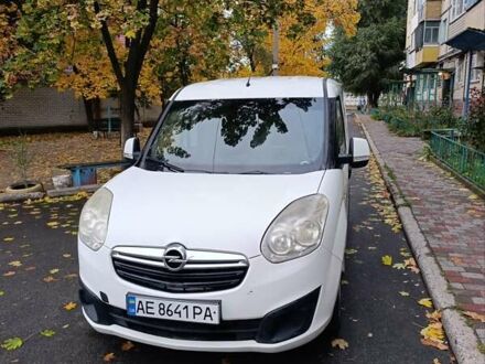 Опель Комбо груз.-пасс. 2012 в Днепре (Днепропетровске) на Automoto.ua Белый Опель Комбо груз.-пасс., объемом двигателя 1.25 л и пробегом 279 тыс. км за 6000 $, фото 1 на Automoto.ua
