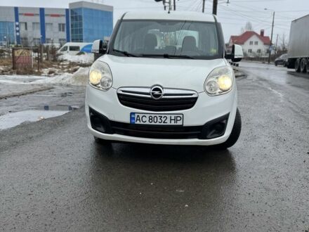 Белый Опель Комбо груз.-пасс., объемом двигателя 1.6 л и пробегом 130 тыс. км за 8000 $, фото 1 на Automoto.ua