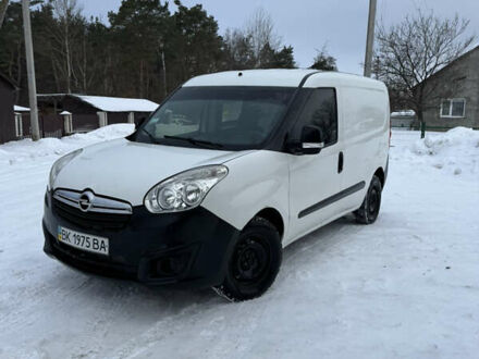 Белый Опель Комбо груз.-пасс., объемом двигателя 1.25 л и пробегом 350 тыс. км за 4450 $, фото 1 на Automoto.ua