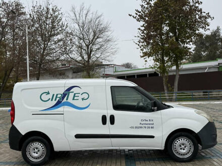 Белый Опель Комбо груз.-пасс., объемом двигателя 1.25 л и пробегом 350 тыс. км за 4500 $, фото 1 на Automoto.ua