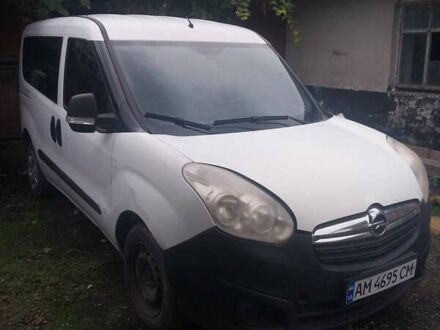 Опель Комбо вант.-пас. 2013 у Тернополі на Automoto.ua Білий Опель Комбо вант.-пас., об'ємом двигуна 1.25 л та пробігом 360 тис. км за 4500 $, фото 1 на Automoto.ua