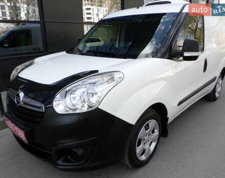 Белый Опель Комбо груз.-пасс., объемом двигателя 1.3 л и пробегом 171 тыс. км за 10500 $, фото 1 на Automoto.ua