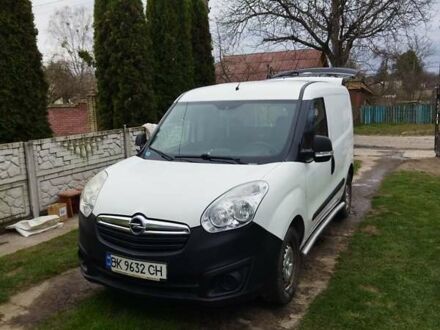 Белый Опель Комбо груз.-пасс., объемом двигателя 1.2 л и пробегом 235 тыс. км за 6000 $, фото 1 на Automoto.ua