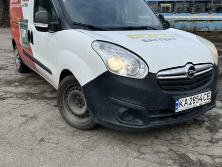 Белый Опель Комбо груз.-пасс., объемом двигателя 1.6 л и пробегом 300 тыс. км за 5600 $, фото 1 на Automoto.ua