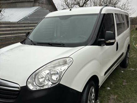 Белый Опель Комбо груз.-пасс., объемом двигателя 1.6 л и пробегом 247 тыс. км за 8000 $, фото 1 на Automoto.ua