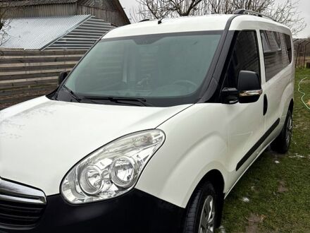 Белый Опель Комбо груз.-пасс., объемом двигателя 1.6 л и пробегом 247 тыс. км за 8000 $, фото 1 на Automoto.ua