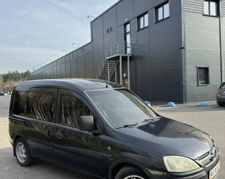 Черный Опель Комбо груз.-пасс., объемом двигателя 2 л и пробегом 334 тыс. км за 3500 $, фото 1 на Automoto.ua