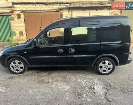Черный Опель Комбо груз.-пасс., объемом двигателя 1.6 л и пробегом 250 тыс. км за 5000 $, фото 1 на Automoto.ua