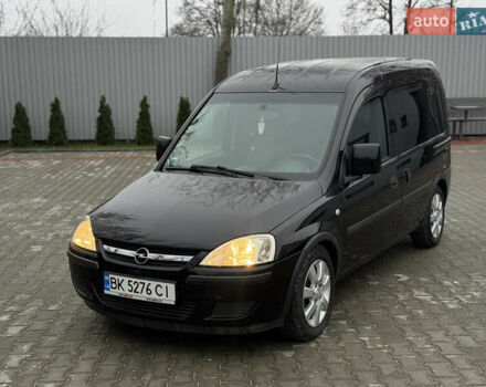 Черный Опель Комбо груз.-пасс., объемом двигателя 1.7 л и пробегом 219 тыс. км за 4999 $, фото 5 на Automoto.ua