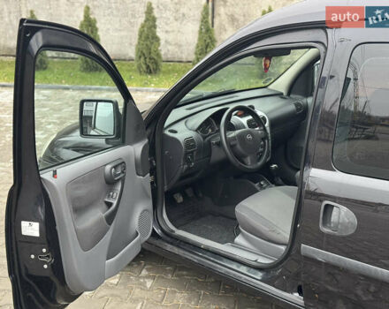 Черный Опель Комбо груз.-пасс., объемом двигателя 1.7 л и пробегом 219 тыс. км за 4999 $, фото 16 на Automoto.ua