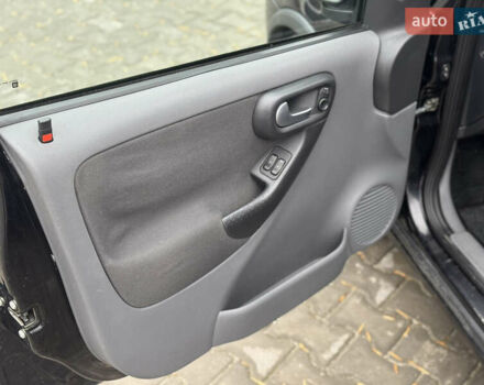 Черный Опель Комбо груз.-пасс., объемом двигателя 1.7 л и пробегом 219 тыс. км за 4999 $, фото 15 на Automoto.ua