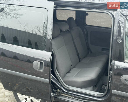 Черный Опель Комбо груз.-пасс., объемом двигателя 1.7 л и пробегом 219 тыс. км за 4999 $, фото 6 на Automoto.ua