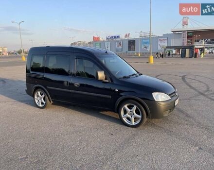 Черный Опель Комбо груз.-пасс., объемом двигателя 1.3 л и пробегом 177 тыс. км за 5600 $, фото 2 на Automoto.ua