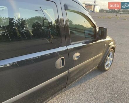 Черный Опель Комбо груз.-пасс., объемом двигателя 1.3 л и пробегом 177 тыс. км за 5600 $, фото 4 на Automoto.ua