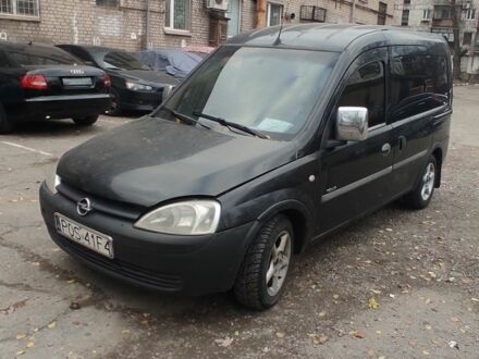 Черный Опель Комбо груз.-пасс., объемом двигателя 1.7 л и пробегом 170 тыс. км за 4000 $, фото 1 на Automoto.ua