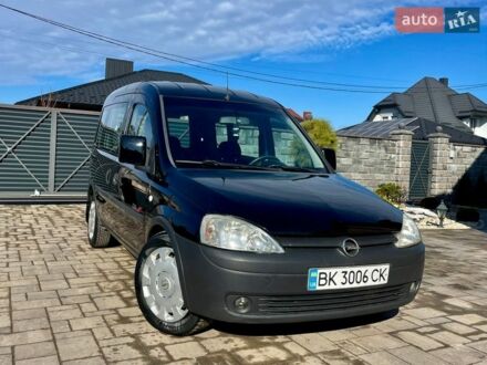Черный Опель Комбо груз.-пасс., объемом двигателя 1.7 л и пробегом 310 тыс. км за 3650 $, фото 1 на Automoto.ua
