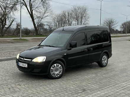 Черный Опель Комбо груз.-пасс., объемом двигателя 1.6 л и пробегом 250 тыс. км за 4500 $, фото 1 на Automoto.ua