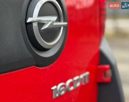 Красный Опель Комбо груз.-пасс., объемом двигателя 1.6 л и пробегом 215 тыс. км за 12890 $, фото 3 на Automoto.ua