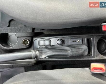 Красный Опель Комбо груз.-пасс., объемом двигателя 1.6 л и пробегом 215 тыс. км за 12890 $, фото 11 на Automoto.ua