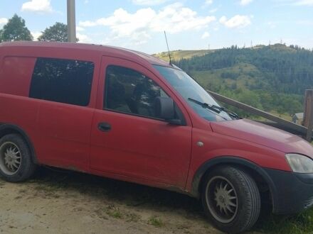 Опель Комбо груз.-пасс. 2005 в Верховине на Automoto.ua Красный Опель Комбо груз.-пасс., объемом двигателя 1 л и пробегом 400 тыс. км за 2299 $, фото 1 на Automoto.ua