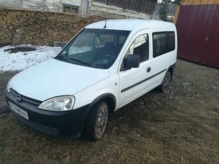 Білий Опель Комбо пас., об'ємом двигуна 1.7 л та пробігом 303 тис. км за 5000 $, фото 1 на Automoto.ua