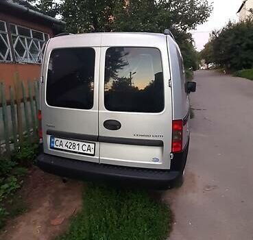 Опель Комбо пасс. 2008 в Хмельницком на Automoto.ua Серый Опель Комбо пасс., объемом двигателя 1.3 л и пробегом 230 тыс. км за 4300 $, фото 3 на Automoto.ua