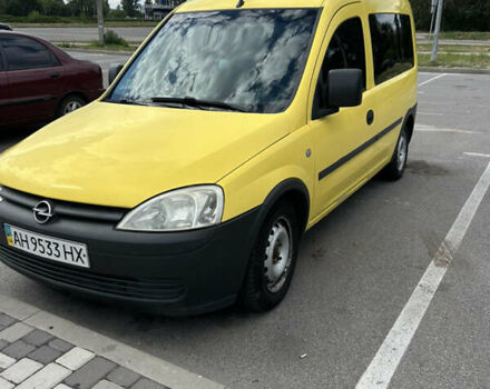 Желтый Опель Комбо груз.-пасс., объемом двигателя 1.3 л и пробегом 330 тыс. км за 3000 $, фото 12 на Automoto.ua