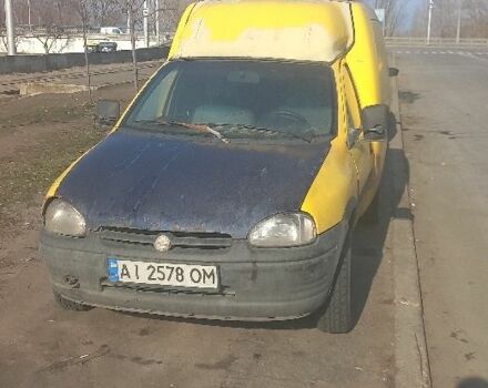 Желтый Опель Комбо груз.-пасс., объемом двигателя 1.7 л и пробегом 1000 тыс. км за 951 $, фото 3 на Automoto.ua