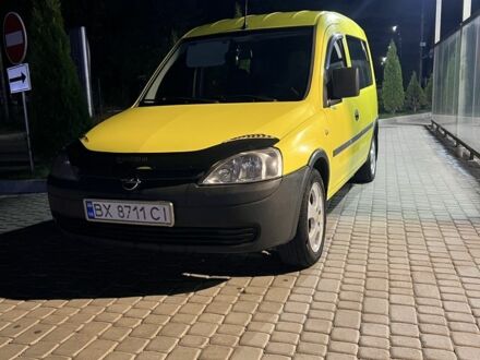 Желтый Опель Комбо груз.-пасс., объемом двигателя 1.7 л и пробегом 350 тыс. км за 3100 $, фото 1 на Automoto.ua