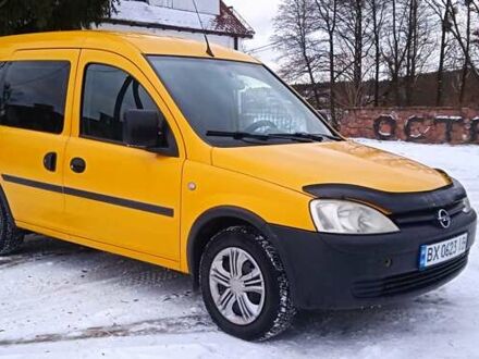 Желтый Опель Комбо груз.-пасс., объемом двигателя 1.7 л и пробегом 350 тыс. км за 3650 $, фото 1 на Automoto.ua