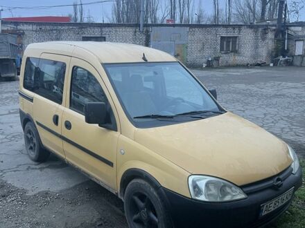 Желтый Опель Комбо груз.-пасс., объемом двигателя 1.3 л и пробегом 220 тыс. км за 2600 $, фото 1 на Automoto.ua