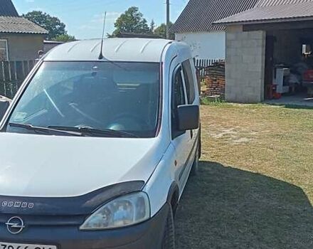 Серый Опель Комбо груз.-пасс., объемом двигателя 1.7 л и пробегом 406 тыс. км за 2800 $, фото 5 на Automoto.ua