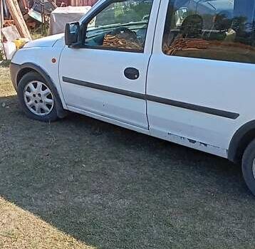 Серый Опель Комбо груз.-пасс., объемом двигателя 1.7 л и пробегом 406 тыс. км за 2800 $, фото 6 на Automoto.ua