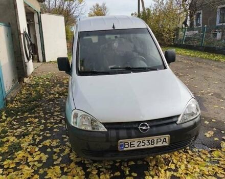 Серый Опель Комбо груз.-пасс., объемом двигателя 1.7 л и пробегом 377 тыс. км за 4000 $, фото 3 на Automoto.ua