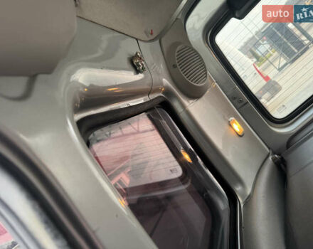 Серый Опель Комбо груз.-пасс., объемом двигателя 1.6 л и пробегом 270 тыс. км за 4300 $, фото 13 на Automoto.ua
