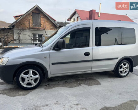 Серый Опель Комбо груз.-пасс., объемом двигателя 1.6 л и пробегом 270 тыс. км за 4300 $, фото 2 на Automoto.ua