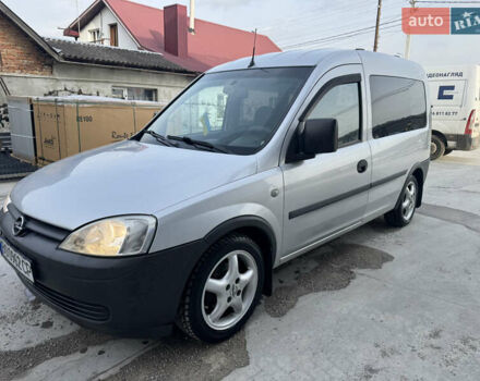 Серый Опель Комбо груз.-пасс., объемом двигателя 1.6 л и пробегом 270 тыс. км за 4300 $, фото 1 на Automoto.ua