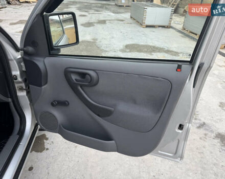 Серый Опель Комбо груз.-пасс., объемом двигателя 1.6 л и пробегом 270 тыс. км за 4300 $, фото 16 на Automoto.ua