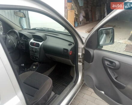 Серый Опель Комбо груз.-пасс., объемом двигателя 1.7 л и пробегом 350 тыс. км за 5000 $, фото 4 на Automoto.ua