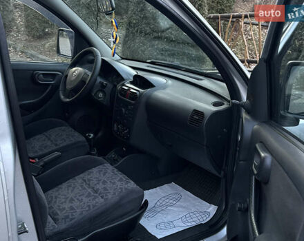 Серый Опель Комбо груз.-пасс., объемом двигателя 1.6 л и пробегом 218 тыс. км за 3600 $, фото 30 на Automoto.ua