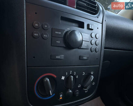 Серый Опель Комбо груз.-пасс., объемом двигателя 1.6 л и пробегом 218 тыс. км за 3600 $, фото 26 на Automoto.ua