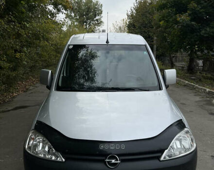 Серый Опель Комбо груз.-пасс., объемом двигателя 1.7 л и пробегом 192 тыс. км за 4999 $, фото 1 на Automoto.ua