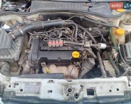 Сірий Опель Комбо вант.-пас., об'ємом двигуна 1.4 л та пробігом 437 тис. км за 2600 $, фото 4 на Automoto.ua