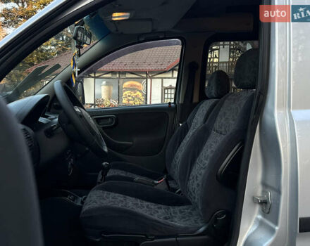 Серый Опель Комбо груз.-пасс., объемом двигателя 1.6 л и пробегом 218 тыс. км за 3600 $, фото 24 на Automoto.ua