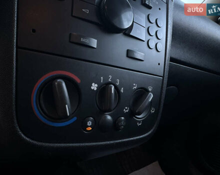 Серый Опель Комбо груз.-пасс., объемом двигателя 1.6 л и пробегом 218 тыс. км за 3600 $, фото 27 на Automoto.ua