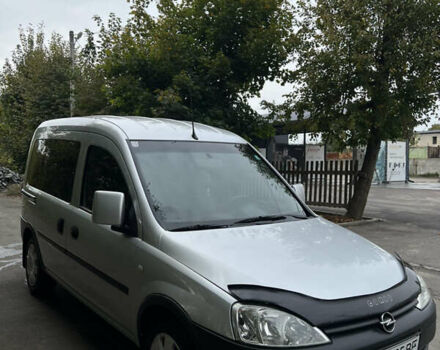 Серый Опель Комбо груз.-пасс., объемом двигателя 1.7 л и пробегом 192 тыс. км за 4999 $, фото 2 на Automoto.ua