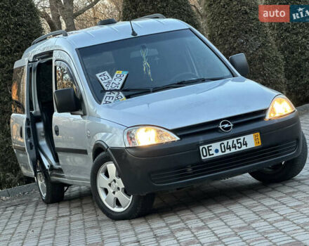 Серый Опель Комбо груз.-пасс., объемом двигателя 1.6 л и пробегом 218 тыс. км за 3600 $, фото 4 на Automoto.ua