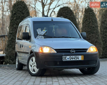 Серый Опель Комбо груз.-пасс., объемом двигателя 1.6 л и пробегом 218 тыс. км за 3600 $, фото 1 на Automoto.ua